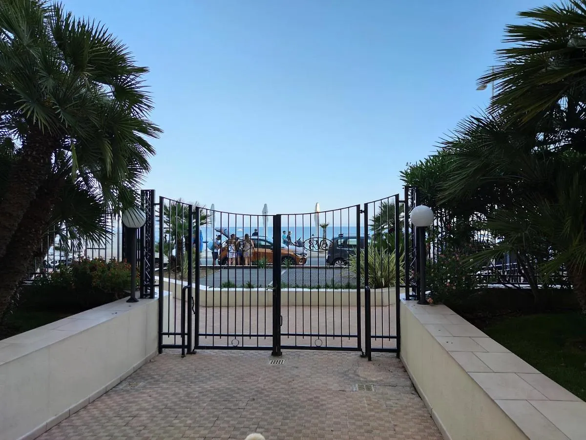 Soleil Et Mer In Victoria Beach Apartment Menton
